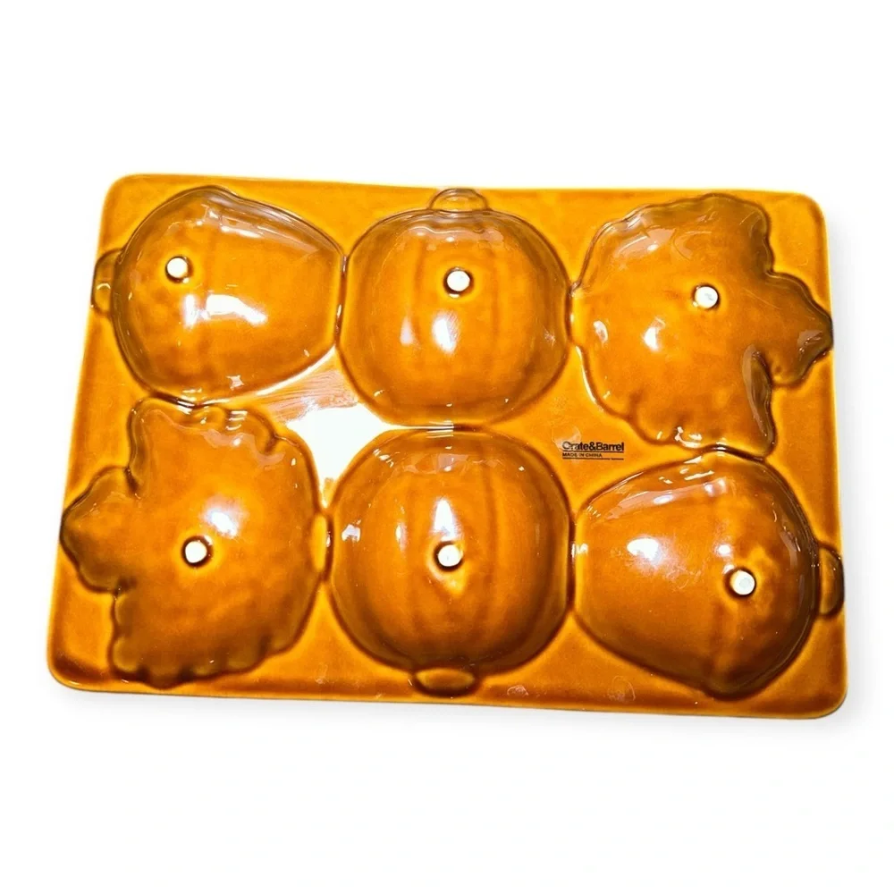Crate & Barrel Fall Harvest Acorn/Pumpkin/Leaves Baking Cakelet Muffin Pan